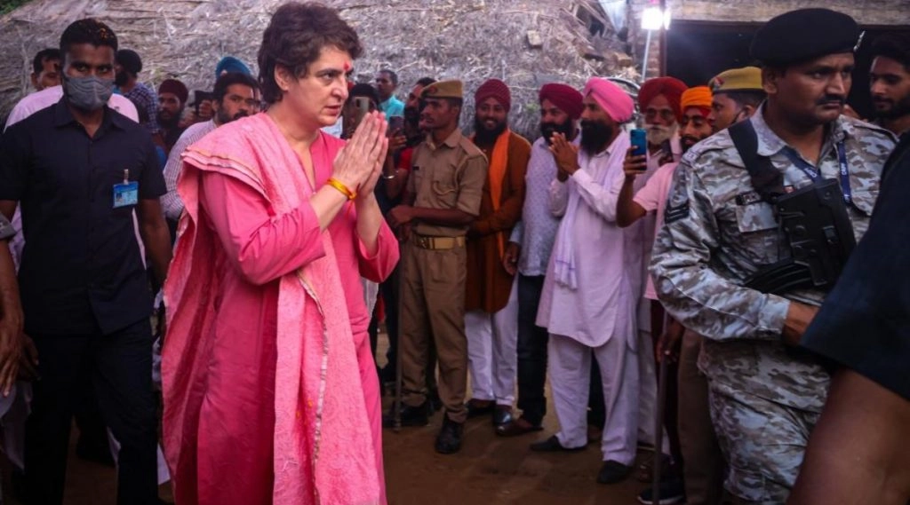 किसानों से मिलने के लिए ट्रेन से ललितपुर पहुंची प्रियंका