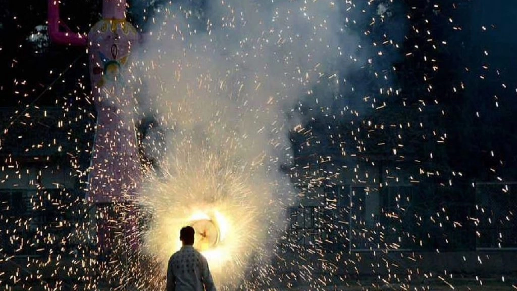 प्रदूषण : दिवाली की रात दिल्ली-एनसीआर में पीएम 2.5 का स्तर 800-1,700 तक पहुंचा