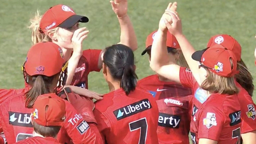 दीप्ति सिडनी की सबसे महंगी गेंदबाज साबित हुई