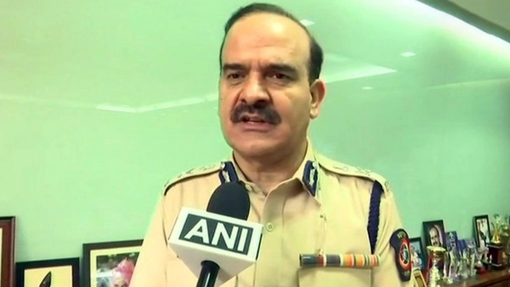 आईपीएस अधिकारी परमबीर सिंह मुंबई पहुंचे