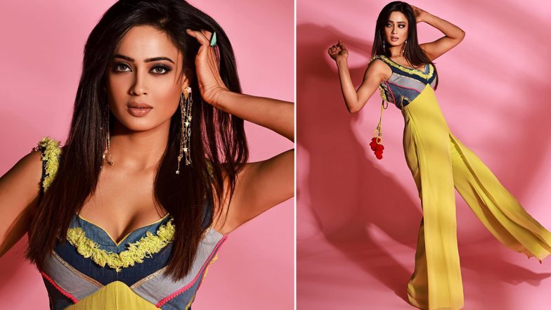 Shweta Tiwari Hot Photos: श्वेता तिवारी ने कलरफुल ड्रेस पहनकर करवाया ऐसा ग्लैमरस फोटोशूट, जल उठेंगी आज की एक्ट्रेस