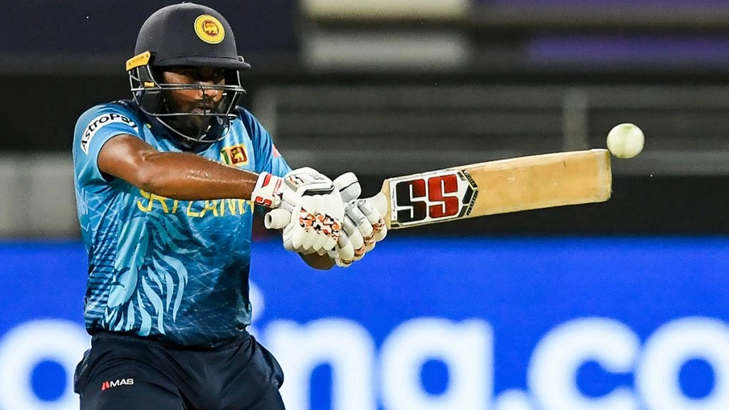 एडम जाम्पा, पैट कमिंस और मिशेल स्टार्क को दो-दो विकेट मिले