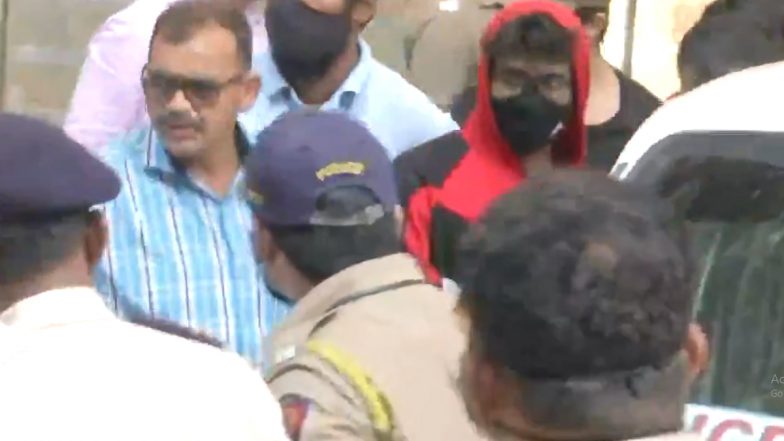 लक्जरी क्रूज जहाज पर रेव पार्टी करने के आरोप में शाहरुख खान के बेटे आर्यन- अरबाज सेठ मर्चेंट और मुनमुन धमेचा को NCB ने किया गिरफ्तार