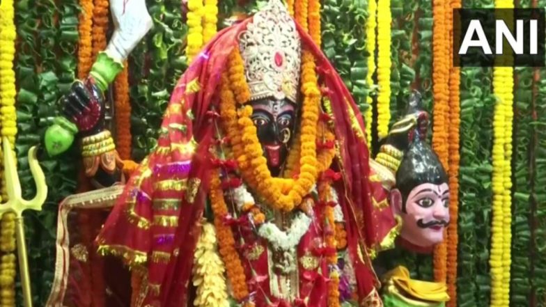 Sharad Navratri 2021: देश में शारदीय नवरात्रि की धूम, गोरखपुर के काली मंदिर में भक्तों ने की पूजा-अर्चना