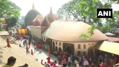Durga Ashtami 2021: दुर्गाष्टमी पर गुवाहाटी के कामाख्या मंदिर में उमड़ी लोगों की भीड़, भक्तों ने की पूजा-अर्चना