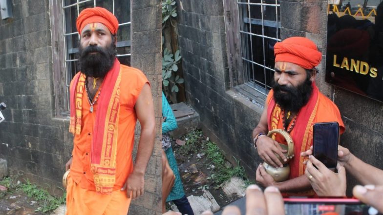 मन्नत के बाहर पहुंचा Shah Rukh Khan का एक खास फैन, साधू बाबा ने पढ़ी हनुमान चालीसा