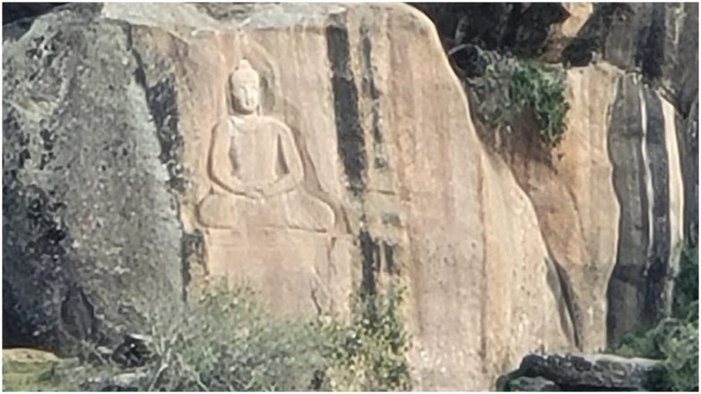 पाकिस्तान के प्रधानमंत्री इमरान खान को याद आए बुद्ध भगवान, दो हजार साल पुरानी प्रतिमा की तस्वीर शेयर कर कही ये बात