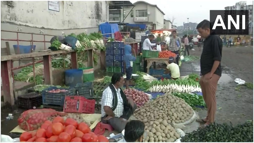 पेट्रोल-डीजल की कीमतों में बढ़ोत्तरी का असर सब्जियों पर भी, प्याज और टमाटर के दाम भी पहुंचे सातवें आसमान पर 
