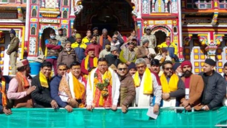 Uttarakhand: बद्रीनाथ मंदिर पहुंचे मुख्यमंत्री पुष्कर सिंह धामी, राज्य की प्रगति और विकास के लिए की पूजा-अर्चना