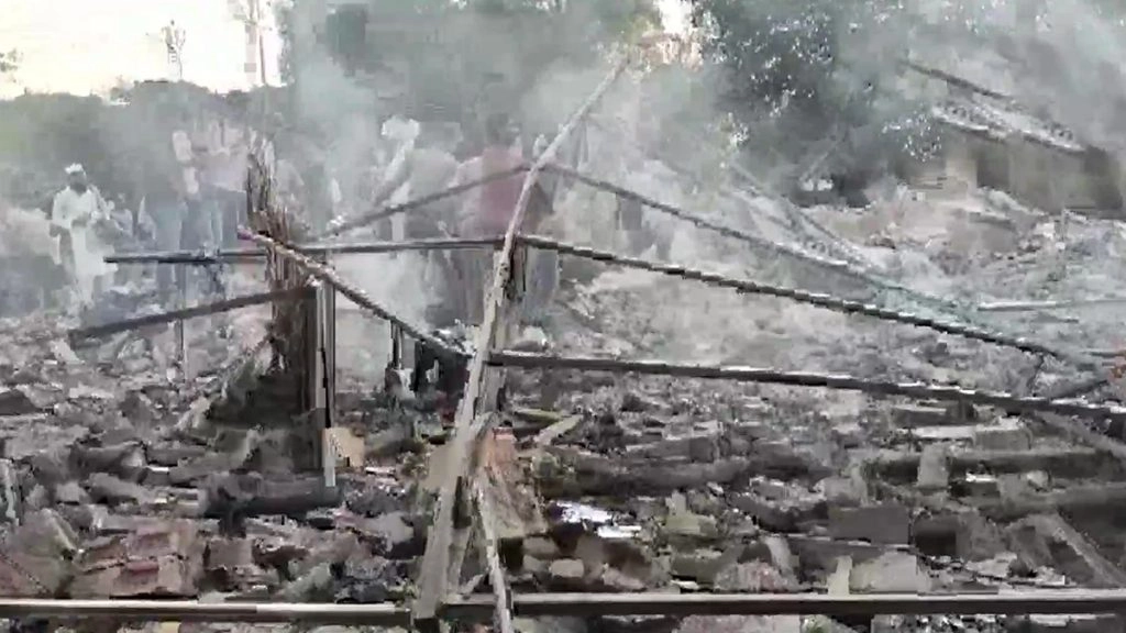 Uttar Pradesh: कैराना में पटाखा फैक्ट्री में विस्फोट, 4 की मौत- कई घायल 