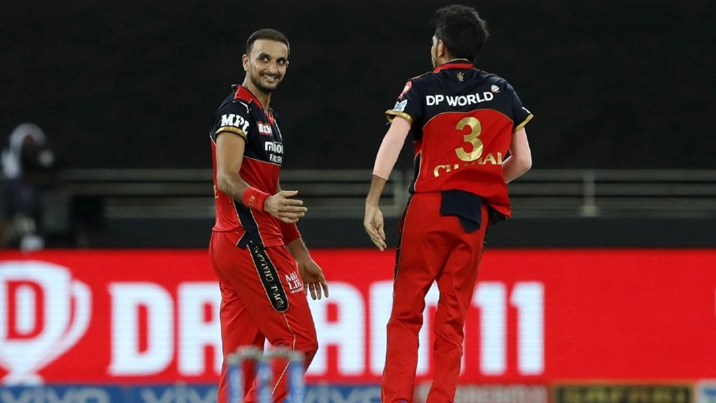 आरसीबी के तेज गेंदबाज हर्षल पटेल ने बनाए कई रिकॉर्ड