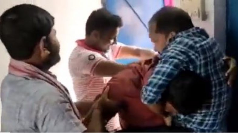 Bihar: मोतिहारी में स्कूल प्रिंसिपल की पोस्ट को लेकर शिक्षा विभाग के कार्यालय में हुई हिंसक झड़प, Video हुआ वायरल