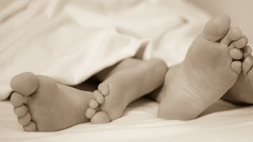 5 Things You Should Not Do During Sex: सेक्स के दौरान भूलकर भी न करें ये 5 चीजें