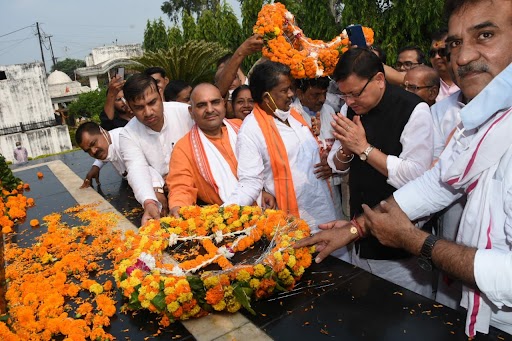 Uttarakhand: सीएम पुष्कर सिंह धामी ने शहीद स्मारक रामपुर तिराहा पर राज्य आंदोलनकारी शहीदों को दी श्रद्धांजलि, की ये बड़ी घोषणा