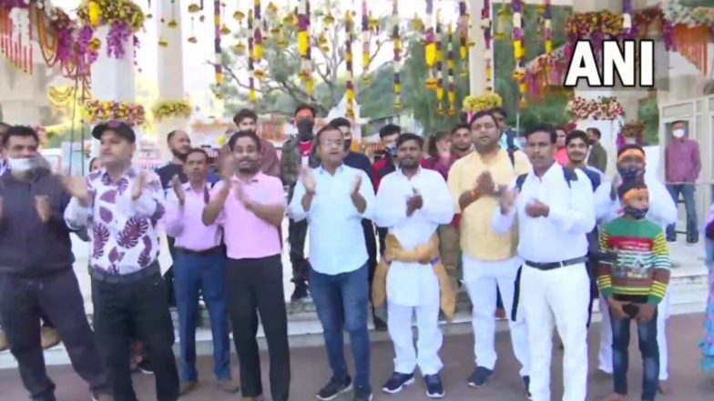 Maha Navami 2021: नवरात्रि के नौवें दिन माता वैष्णों देवी के दर्शन करने कटरा पहुंचे भक्त