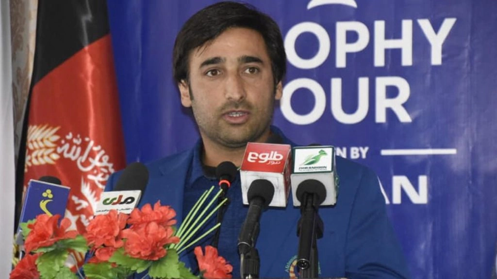 आसिफ अली ने 19वें ओवर में चार छक्के जड़कर अपनी टीम को जीत दिलायी थी