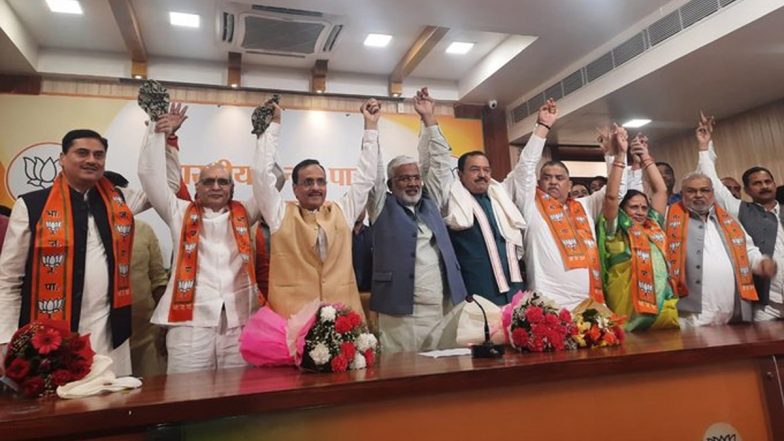 UP Election 2022: समाजवादी पार्टी के 4 MLC बीजेपी में हुए शामिल, स्वतंत्र देव सिंह बोले- आज अखिलेश यादव को नींद नहीं आएगी