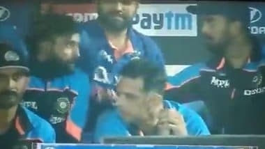 Rohit Sharma Hits Siraj: कप्तान रोहित शर्मा ने मोहम्मद सिराज को मैच के दौरान मारा, देखें विडियो