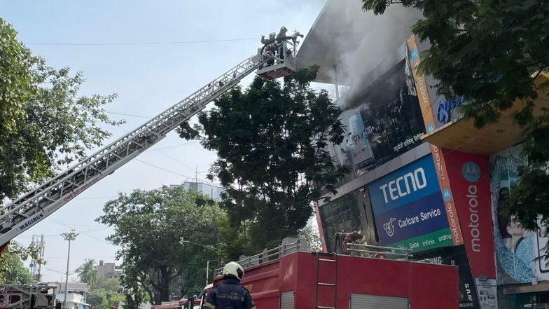 Mumbai:  विले पार्ले वेस्ट के प्राइम मॉल में भीषण आग, दमकल की 12 गाड़ियां मौके पर मौजूद