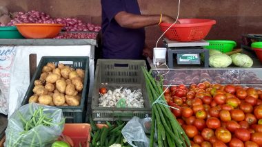 Vegetable Prices Soar: आसमान पर सब्जियों के दाम, 100 रुपये तक पहुंचे टमाटर, फिलहाल राहत की कोई उम्मीद नहीं