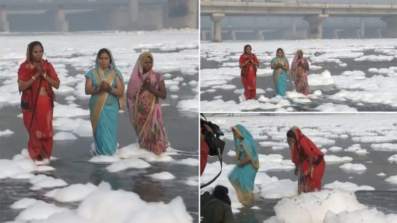 Delhi: यमुना के जहरीले झाग में स्नान करने को मजबूर हैं छठ व्रतधारी, विशेषज्ञों ने किया अलर्ट