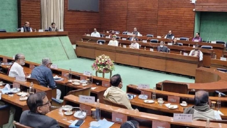 Winter Session 2021: शीतकालीन सत्र से एक दिन पहले सरकार ने बुलाई सर्वदलीय बैठक, कांग्रेस-टीएमसी समेत 31 पार्टियां हुईं शामिल, आप ने किया वॉकआउट