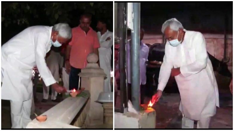 Diwali 2021: सीएम नीतीश कुमार पटना में अपने निवास स्थान पर मनाई दिवाली- देखें तस्वीर