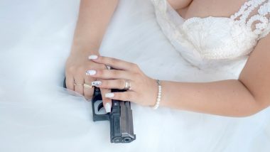 Gun Shot In Vagina: Video बनाते समय वेबकैम म़ॉडल से हुई बड़ी चूक, गलती से अपने ही प्राइवेट पार्ट पर चला दी गोली