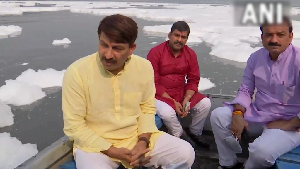 अरविंद केजरीवाल और मनीष सिसोदिया को दिल्ली के महिलाओं की हाय लगी है- मनोज तिवारी