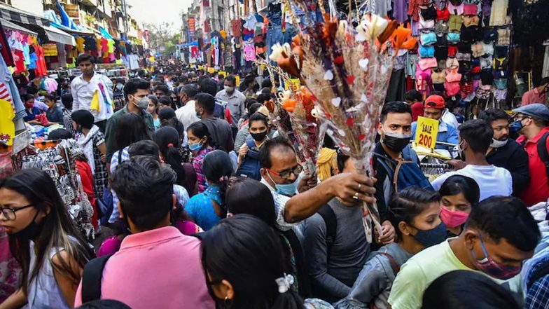 बाजारों की भीड़, नए वेरिएंट AY.4.2 का खतरा और COVID नियमों का उल्लंघन, क्या करीब है कोरोना की तीसरी लहर?