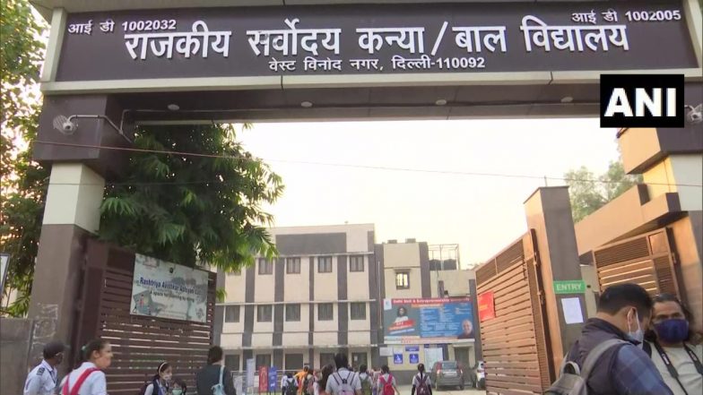 Coronavirus: राजधानी दिल्ली में पहली से आठवीं तक की कक्षाएं 50% क्षमता के साथ खुली, फुल कैपेसिटी से शुरु हुए सिनेमाघर