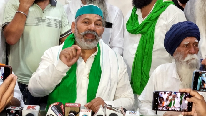 UP: नेता राकेश टिकैत ने यूपी में ट्रैक्टर-ट्रॉलियों पर प्रतिबंध को लेकर नाराजगी जताई