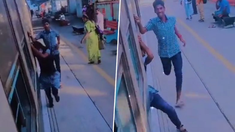 स्कूल यूनिफॉर्म पहनकर स्टंट करते दिखे दो स्टूडेंट, चलती ट्रेन में उनका यह कारनामा देख आप भी हो जाएंगे हैरान (Watch Viral Video)