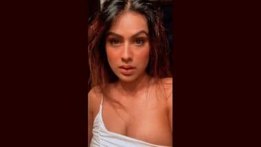Nia Sharma Shares Cleavage Revealing Pic: निया शर्मा ने शेयर की क्लीवेज वाली हॉट तस्वीर, स्ट्रिप लेस टॉप में ढाया कहर