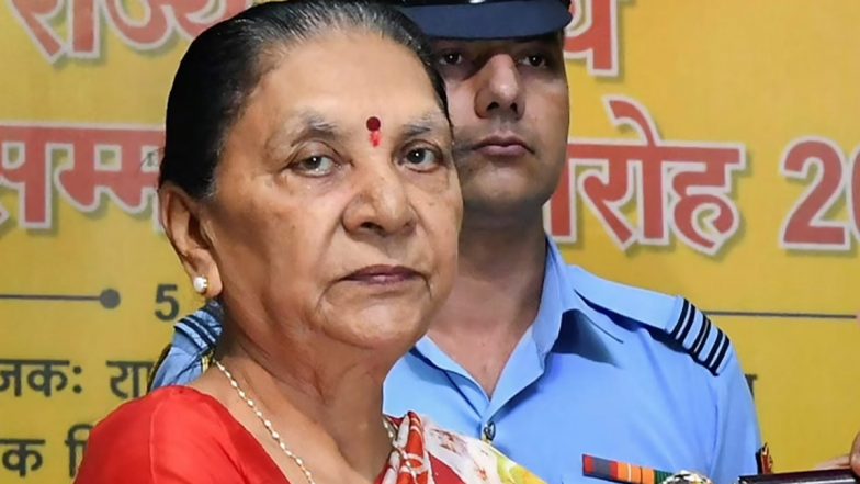 राज्यपाल आनंदीबेन पटेल ने मायावती की मां के निधन पर उनके घर पर पहुंचकर जताया दु:ख