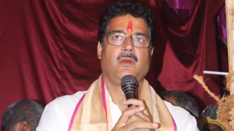 UP: आमरण अनशन कर रहे एसपी विधायक राकेश प्रताप सिंह को 'जबरदस्ती' अस्पताल में कराया गया भर्ती