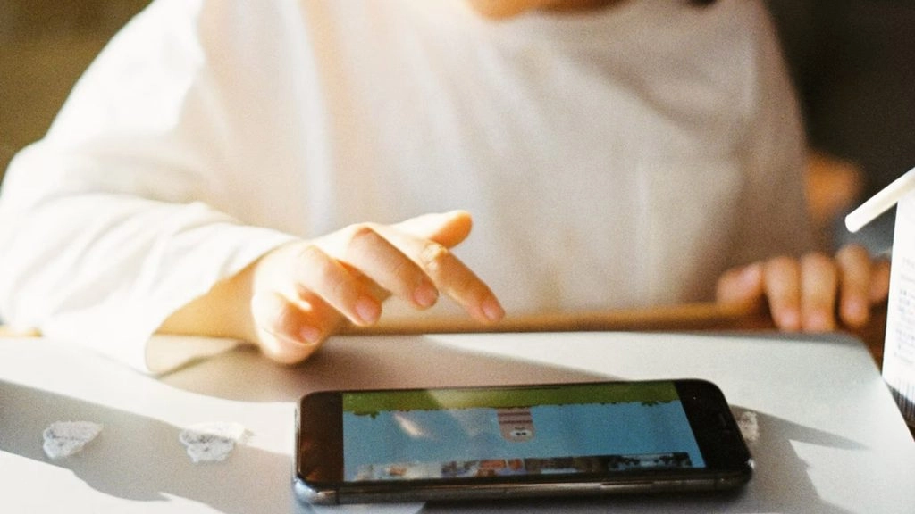 क्या आपका भी बच्चा ऑनलाइन गेम खेलता है, तो हो जाएं अलर्ट 