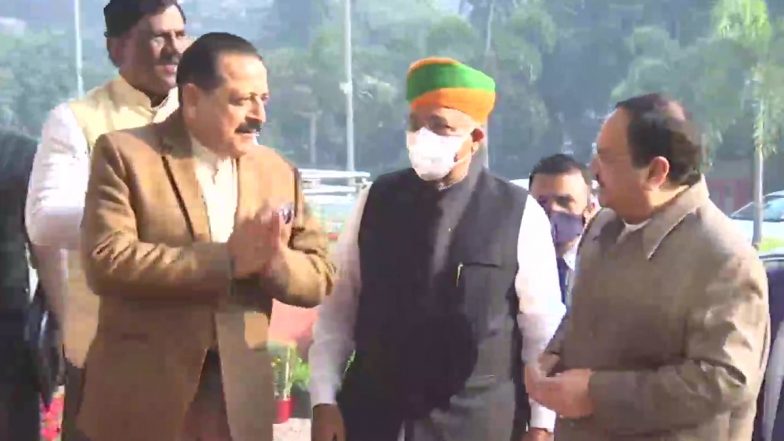 Delhi: बीजेपी के राष्ट्रीय अध्यक्ष जेपी नड्डा बीजेपी संसदीय दल की बैठक में हिस्सा लेने अंबेडकर इंटरनेशनल सेंटर पहुंचे
