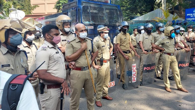 कर्नाटक के शिवमोग्गा में सावरकर और टीपू सुल्तान के पोस्टर पर तनाव; धारा 144 लागू