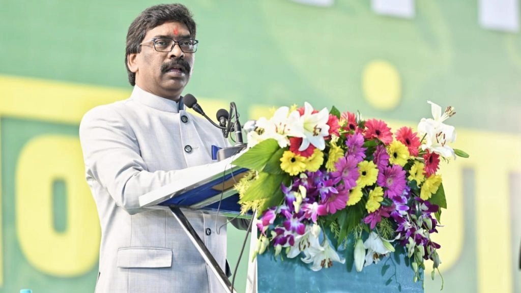 झारखंड: मुख्यमंत्री हेमंत सोरेन कानूनी मोर्चे पर मुश्किल लड़ाइयों में उलझे हैं