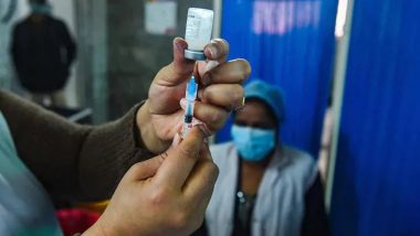 Bihar: 84 साल के बुजुर्ग ने 11 बार लगवाई कोरोना वैक्सीन, पकड़े जाने पर कहा- यह अद्भुत है, अधिकारीयों के उड़े होश