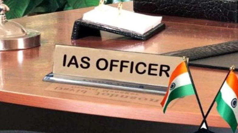 IAS की परीक्षा पास करने की झूठी खबर फैलाकर युवक ने सीएम के हाथों ले लिया सम्मान