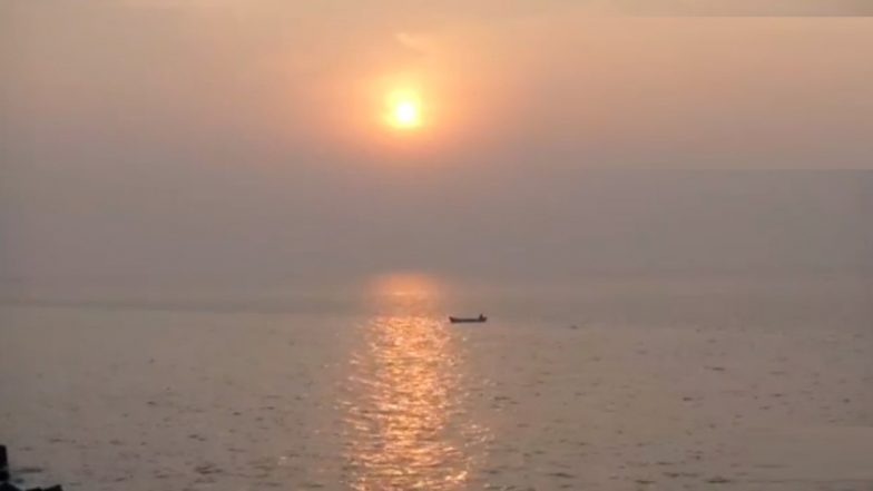 Goodbye 2021: देश के अलग-अलग हिस्सों से आई साल 2021 के आखिरी सूर्यास्त की तस्वीरें और वीडियो