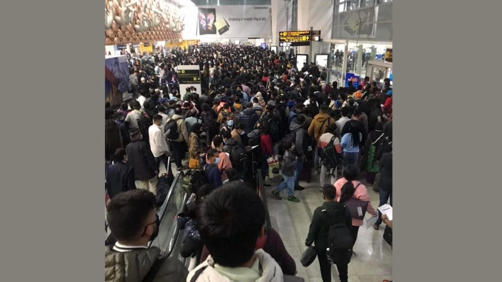 सिंधिया ने दिल्ली हवाई अड्डे के संचालक ‘डायल’ को भीड़ प्रबंधन बेहतर करने का निर्देश दिया