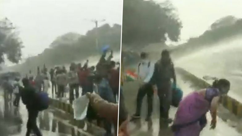 बिहार में बवाल, BJP कार्यालय के सामने वार्ड सचिवों का प्रदर्शन, पुलिस ने खूब भांजी लाठियां (Video)
