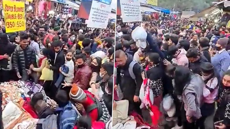 Delhi: Omicron के खतरे के बीच सरोजनी नगर मार्केट में बेकाबू भीड़ का वीडियो हो रहा है वायरल