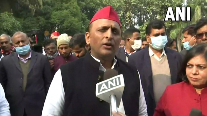 अखिलेश यादव का सनसनीखेज आरोप- मेरे हेलीकॉप्टर को जबरन दिल्ली से उड़ने नहीं दिया जा रहा, बीजेपी की है साजिश