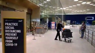 Omicron Scare: मुंबई एयरपोर्ट पर उतरने वाले सभी घरेलू यात्रियों के लिए कोविड नेगेटिव RT-PCR रिपोर्ट दिखाना अनिवार्य: बीएमसी