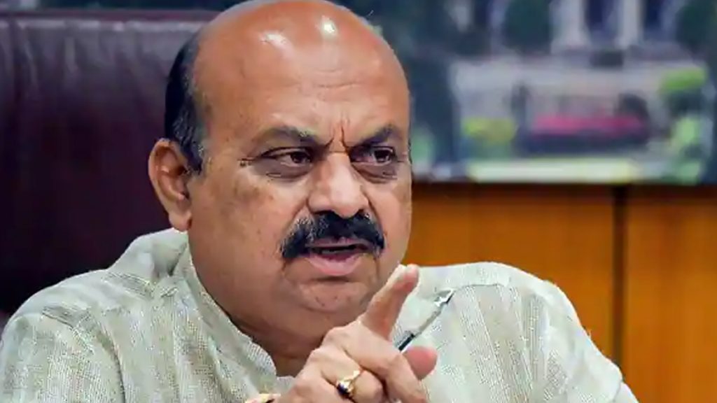 हुबली में मीडियाकर्मियों से बात करते हुए बोम्मई ने कहा कि वर्तमान में राज्य की स्थिति शांतिपूर्ण है