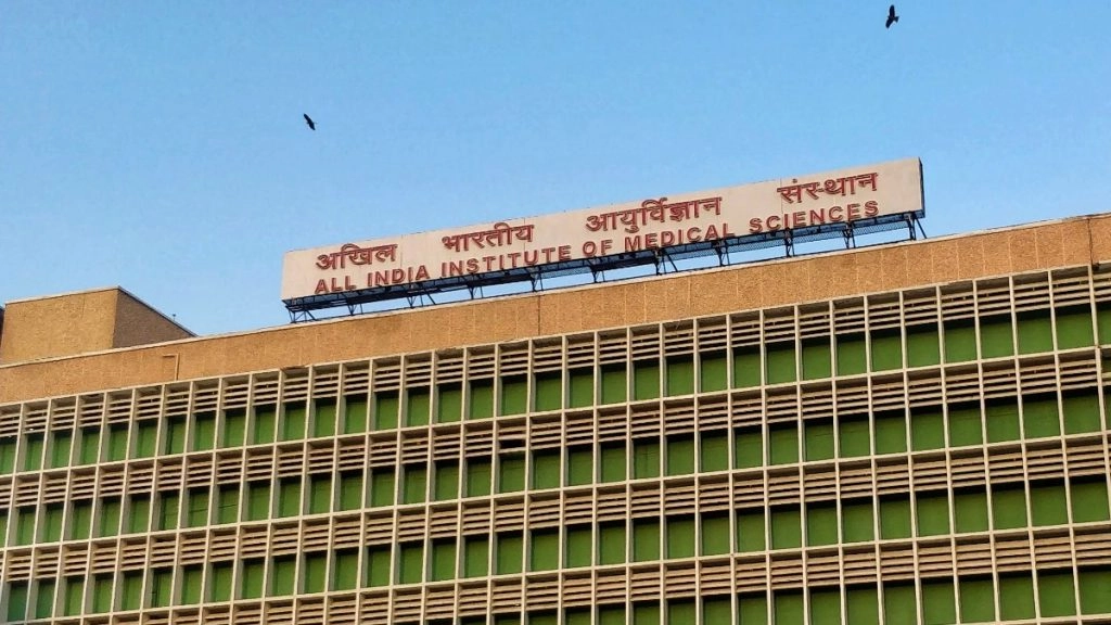 कोविड के बढ़ते मामलों को देखते हुए एम्स ने डॉक्टरों की छुट्टियां रद्द की गईं